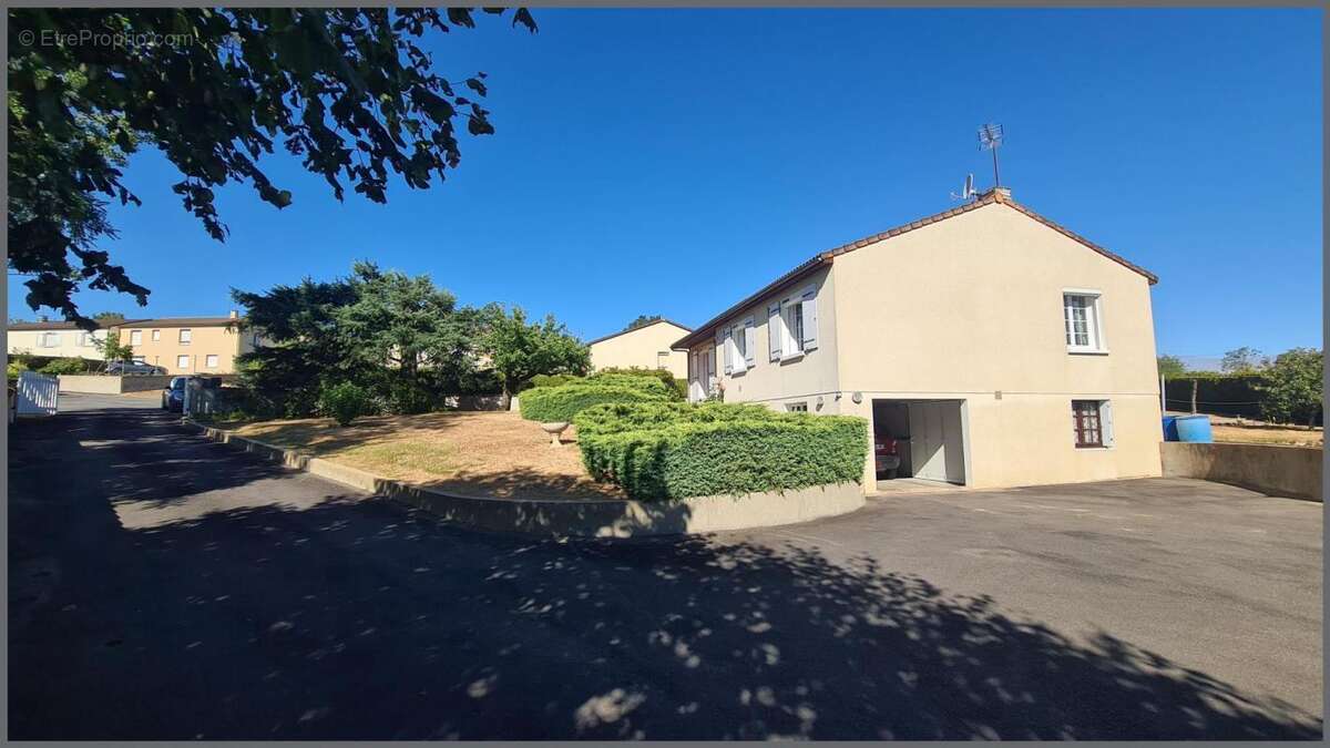 3 chambres, Bel espace en pelouse clos avec jardin - photo 14