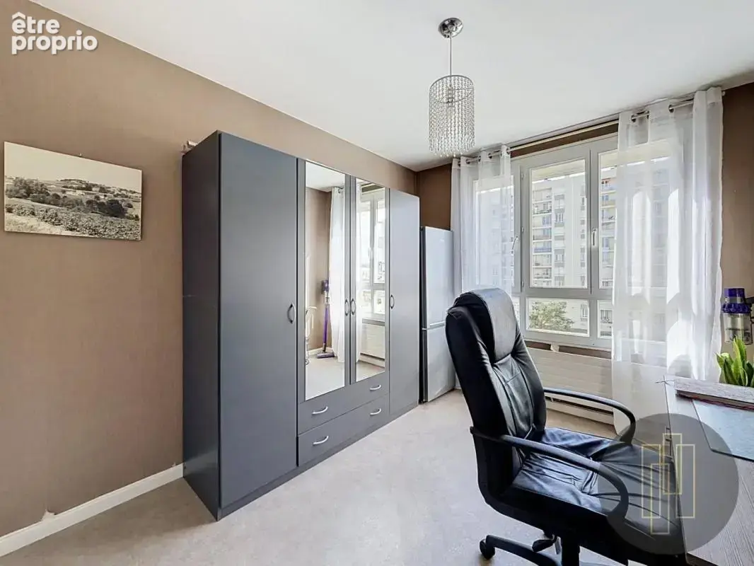 Villefranche - T4 -  85 m² avec balcon, séchoir, cave et parking - photo 9