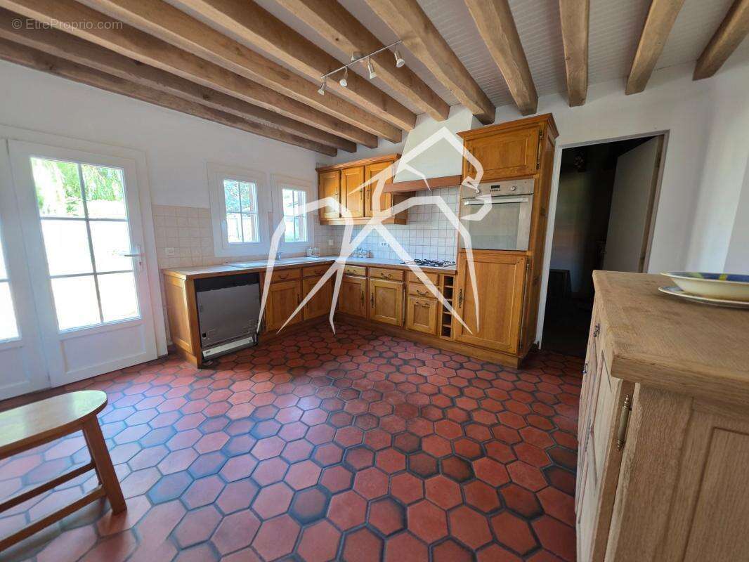 Maison de caractère  de 177 m² avec fort potentiel d'aménagement  La Ferrière-sur-Risle 27760  - photo 7