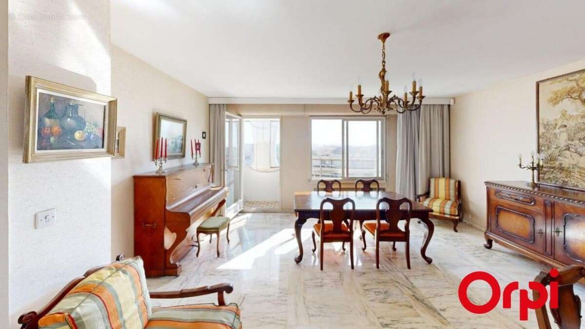 Appartement à MARSEILLE-1E