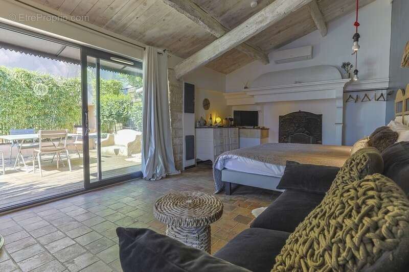 Magnifique PROPRIETE : Maison De Maître Et  Deux Dépendances (  17 Pièces / 400 M² )  Située à VERARGUES (34) DEDIEE A UN PROJET - photo 29