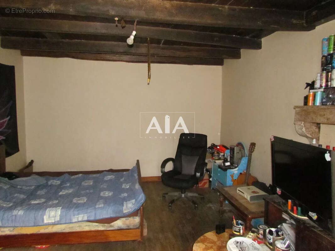 Maison à LES ADJOTS