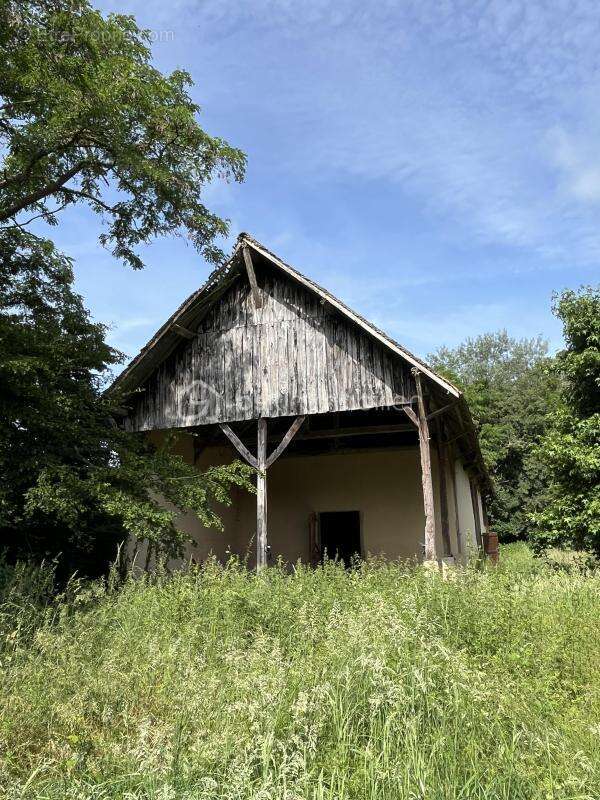 Maison 170m2 avec bâtiment annexe et dépendances sur 1,6 Ha - photo 4