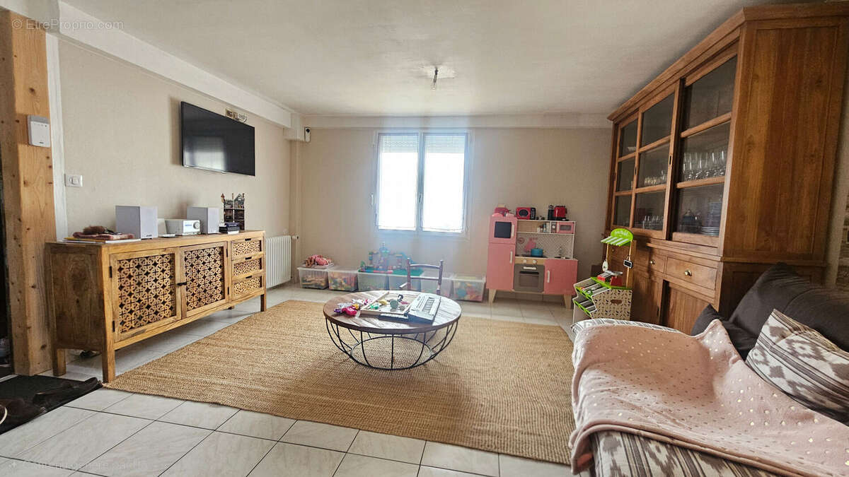 Maison à LA VILLE-AUX-DAMES