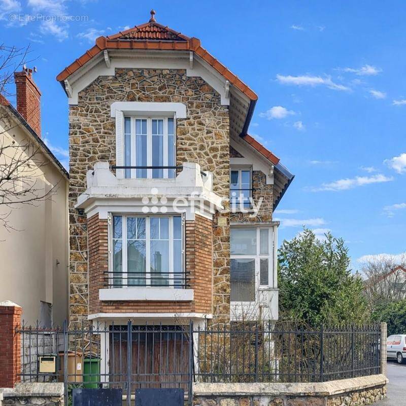 Maison à LES PAVILLONS-SOUS-BOIS