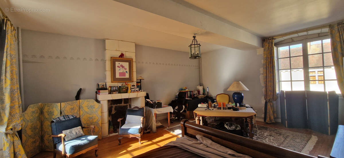 Maison à CHAMPIGNY-SUR-VEUDE