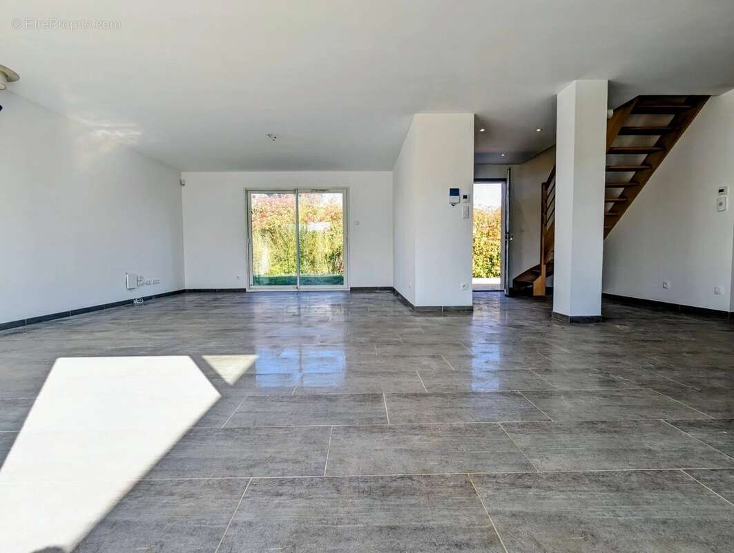 Maison à FONTAINE-SOUS-JOUY