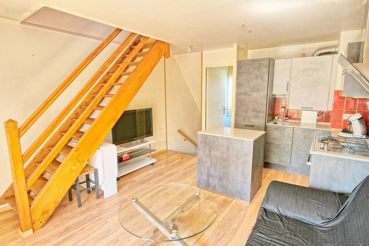 COURSEULLES SUR MER - Duplex 2 chambres jardin & parking - photo 3
