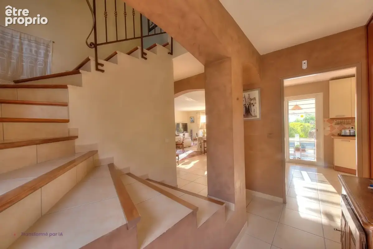 Villa de 5 pièces à vendre à Saint-Raphaël avec piscine et garage double - photo 14