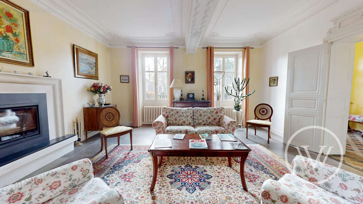 Maison 572 m² à Lapalisse  - photo 6