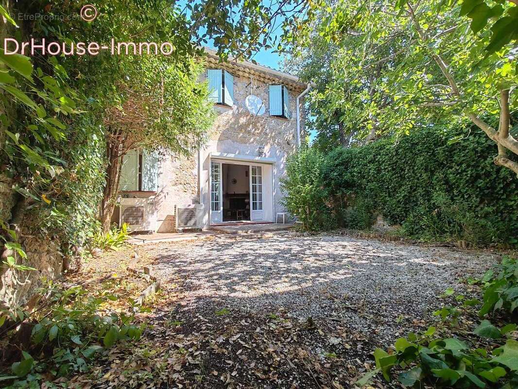 Maison à BESSE-SUR-ISSOLE