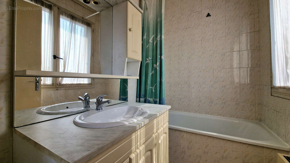 Appartement à SAINT-JULIEN-LES-VILLAS