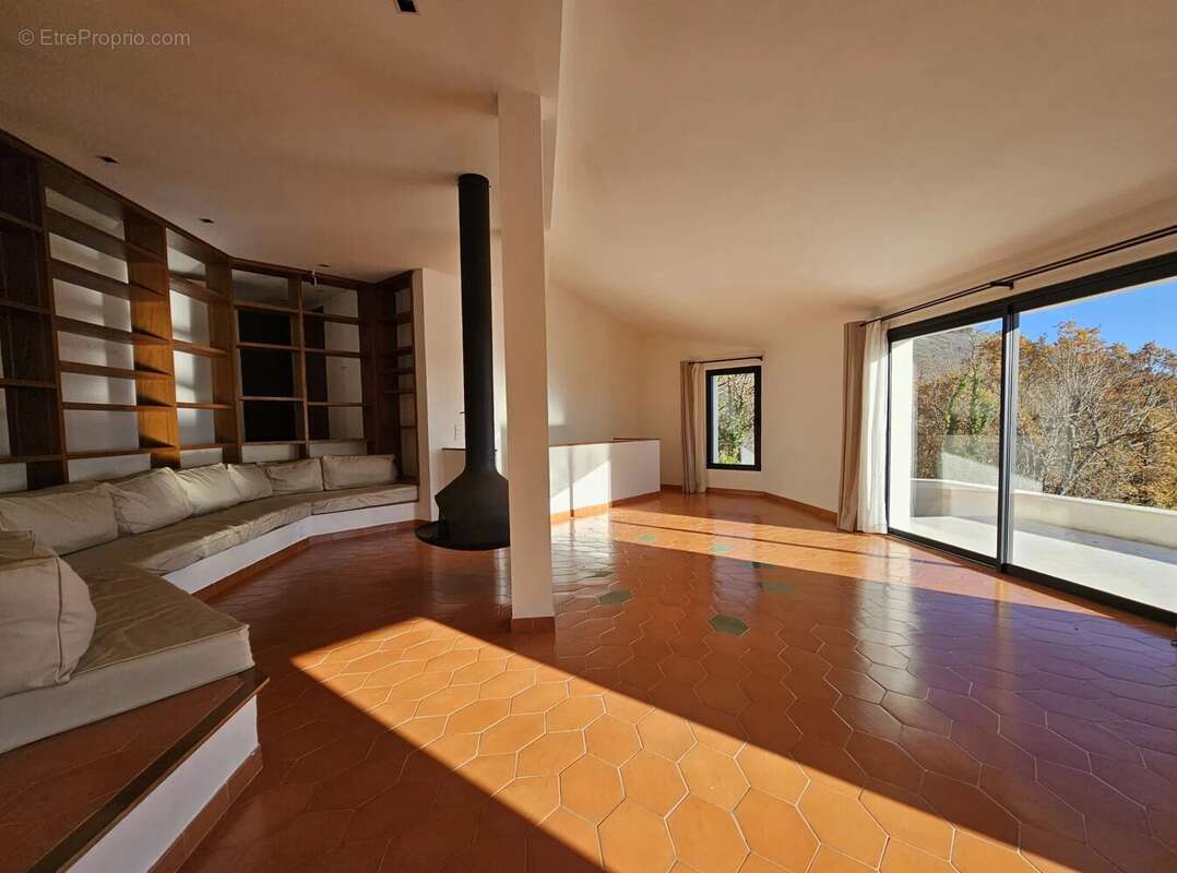 Maison à SAINT-VALLIER-DE-THIEY