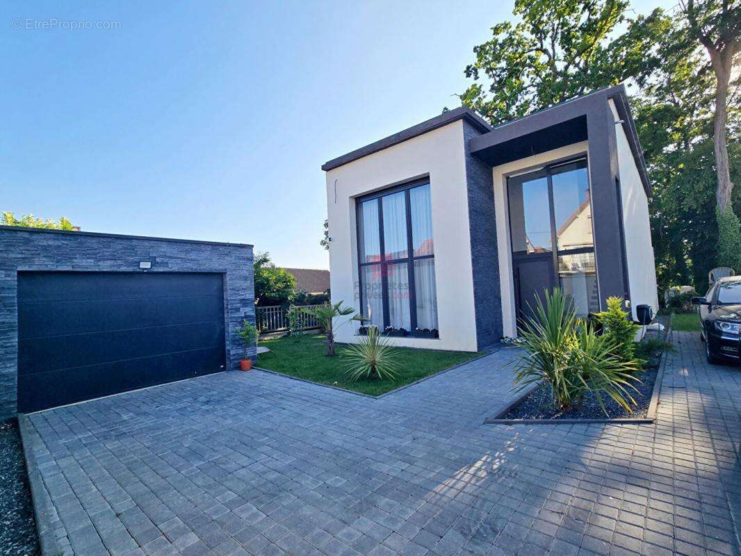 Maison à SAINTE-GENEVIEVE-DES-BOIS