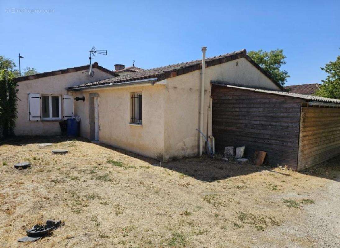Maison 114 m² à Ruffec  - photo 3