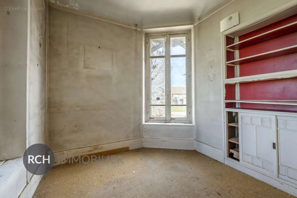 Maison à LA QUEUE-LES-YVELINES