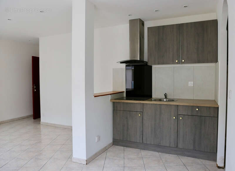 Appartement au premier étage à vendre 2 pièces REIMS (51), libre de toutes occupations ; - photo 4
