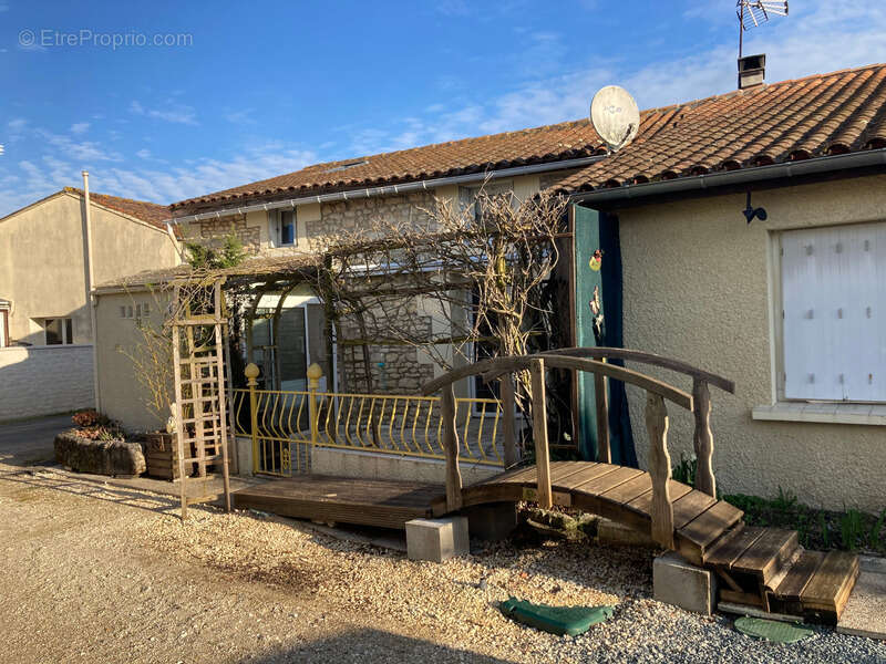 Dpt Charente Maritime (17), à vendre Sainte-Radegonde, maison P4, 113 m² - photo 3