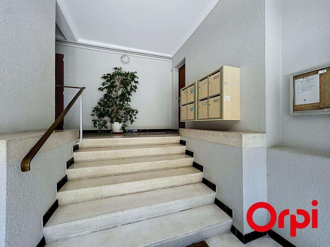  exclusivité orpi – toulon ouest / valbourdin – t4 de 82 m² - photo 4