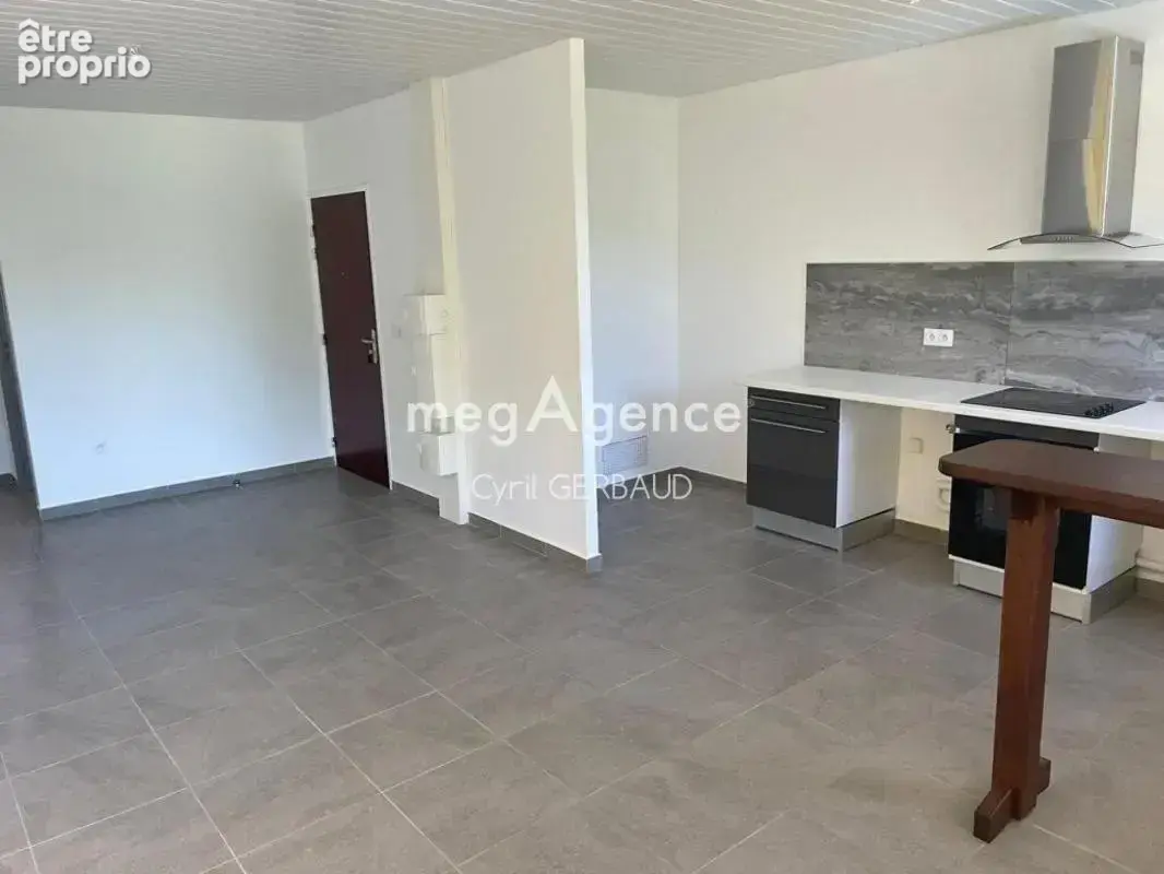 Appartement à REMIRE-MONTJOLY