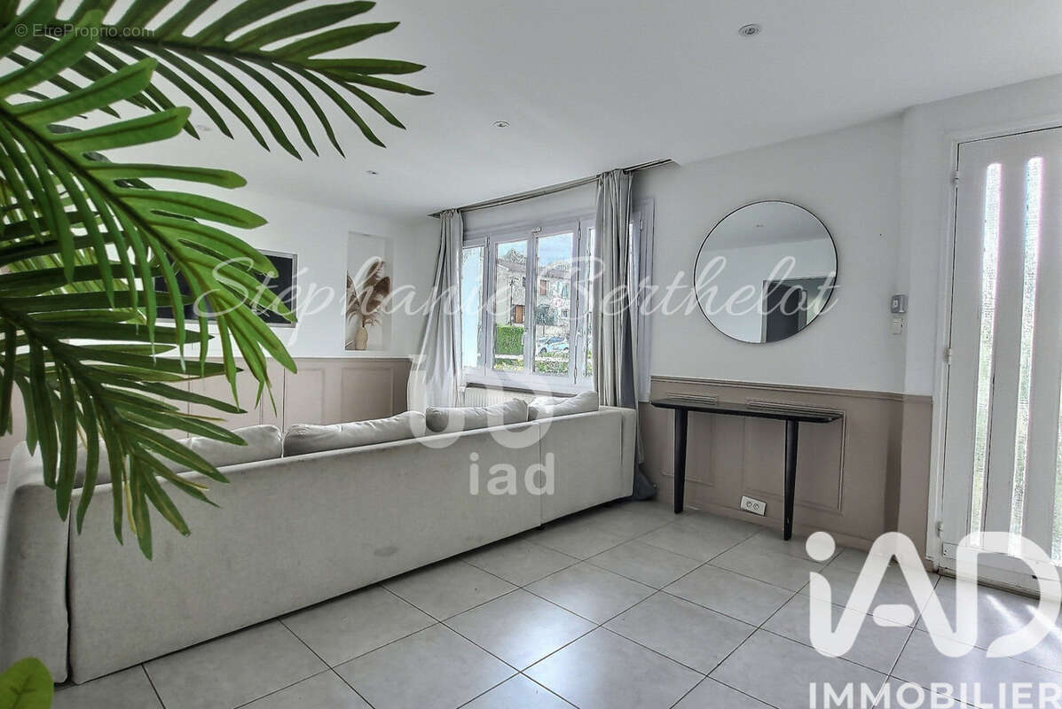 Photo 2 - Maison à CLAYE-SOUILLY