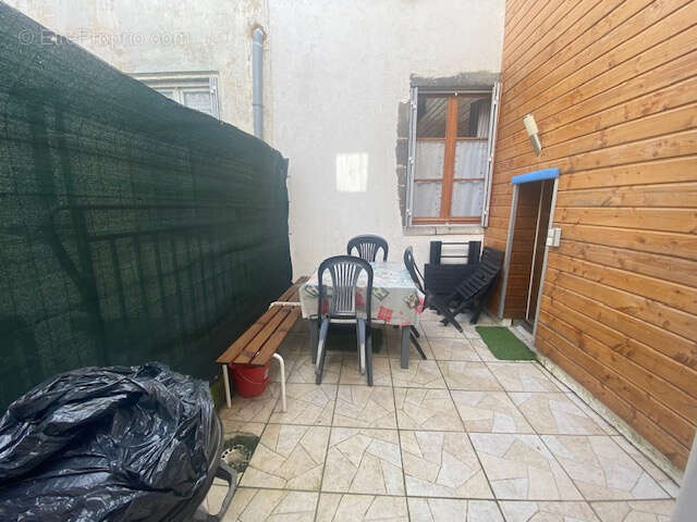 Maison de bourg avec terrasse , garage et possibilité de faire un studio/F1 indépendant - photo 11