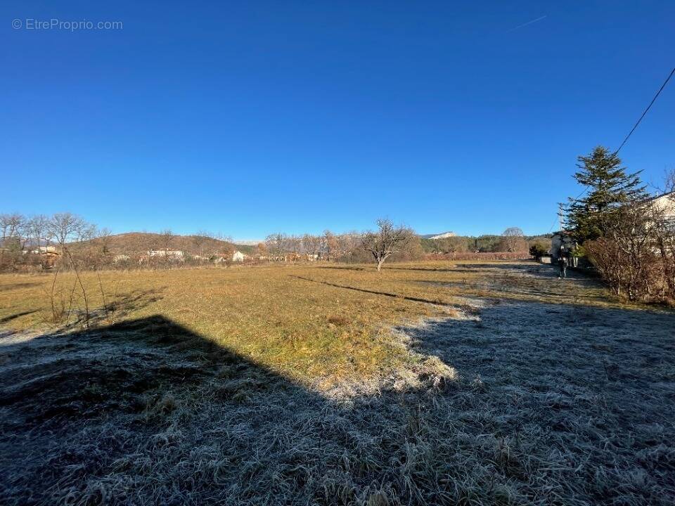 Terrain à LARAGNE-MONTEGLIN