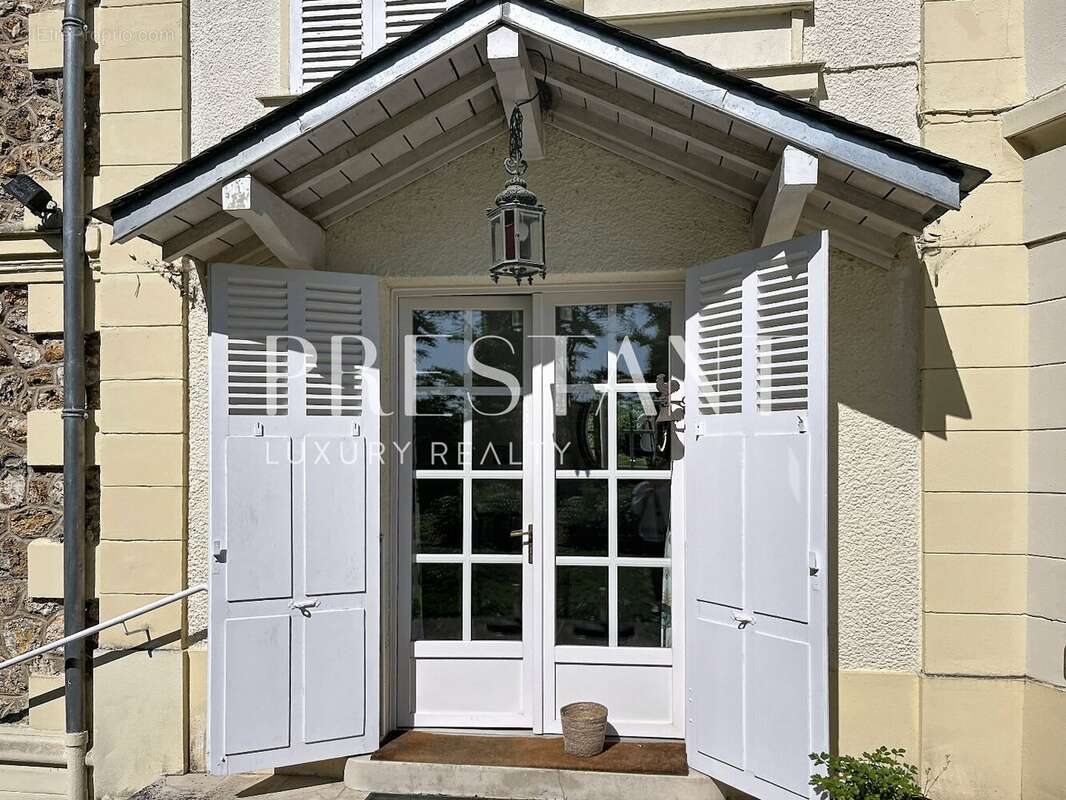Maison à SAINT-REMY-LES-CHEVREUSE