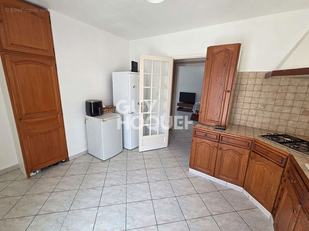 Marseille - Maison familiale T6 de 110 m² avec jardin, garage et 5 chambres - photo 5