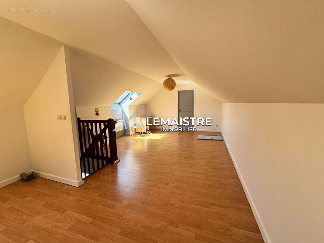PROCHE GODERVILLE - Maison familiale 157 m² - Plain-pied - 4 garages - Terrain 2 000 m² - photo 11