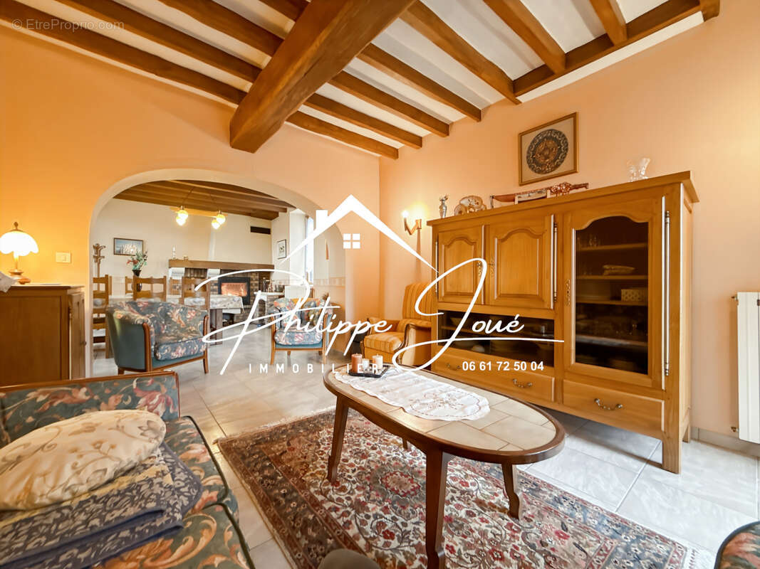 Maison à RACINES