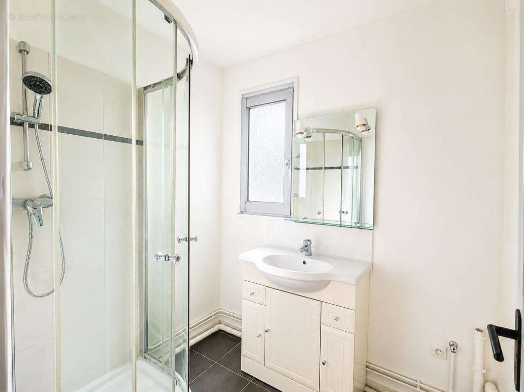 Appartement à PARIS-20E