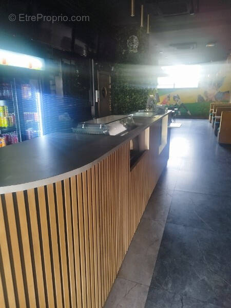 Commerce à SARTROUVILLE