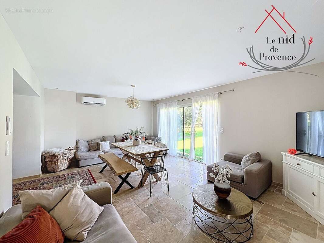 Magnifique Villa de 180 m2 avec piscine au coeur d'un parc arboré - photo 4