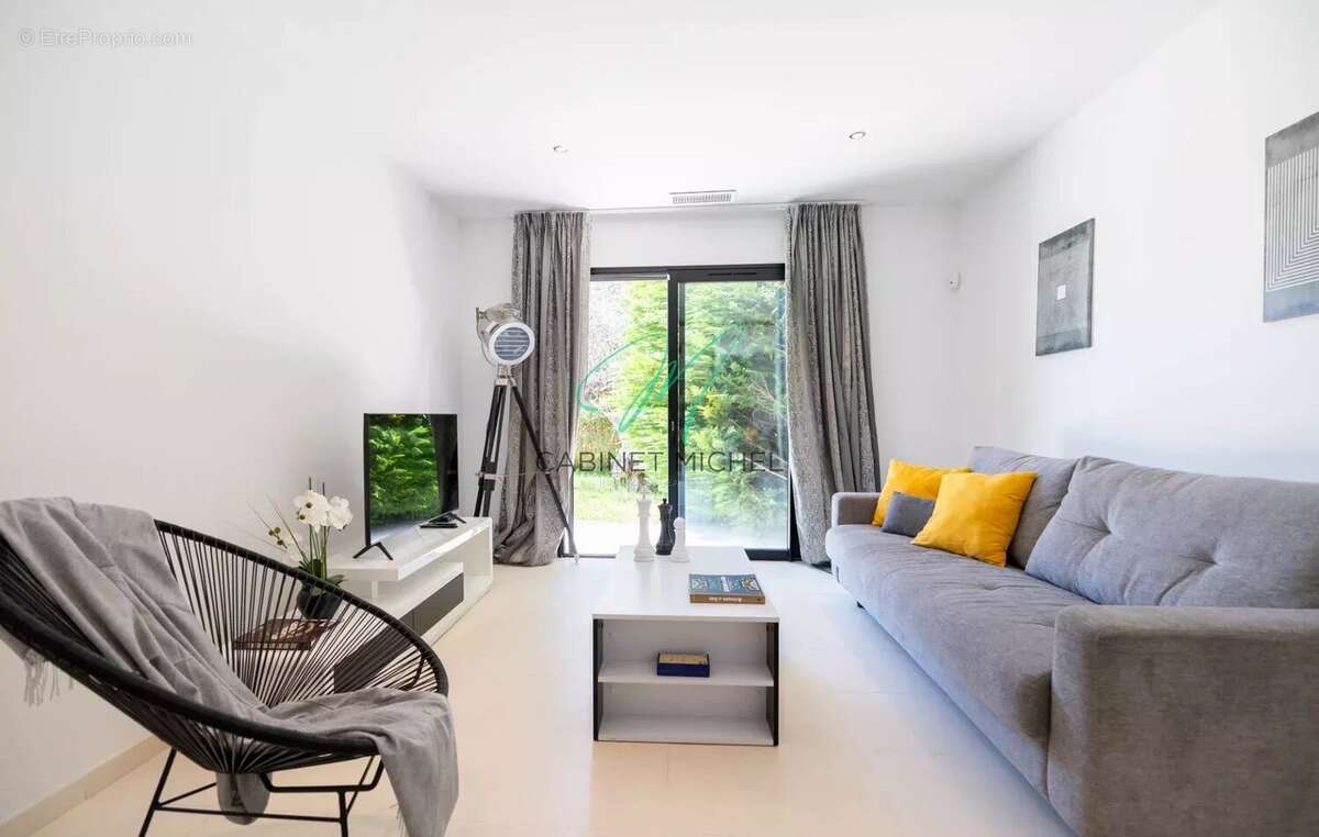 Maison à ROQUEFORT-LES-PINS