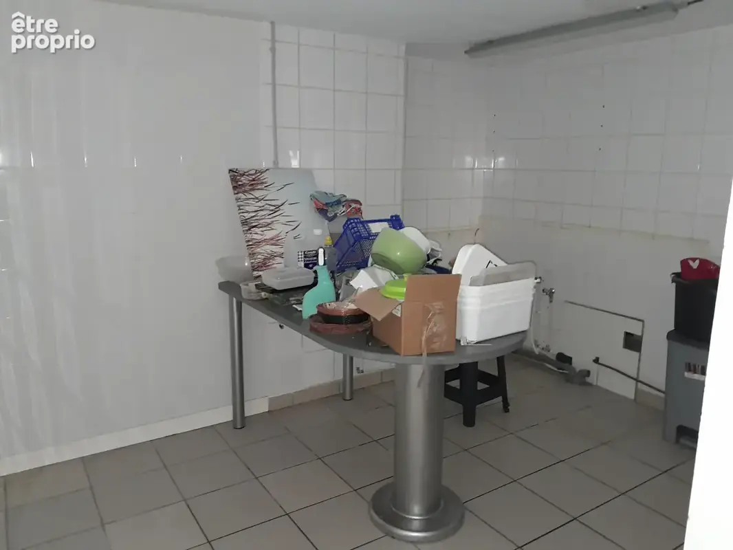 La Guerche De Bretagne, local commercial de 100 m². - photo 8