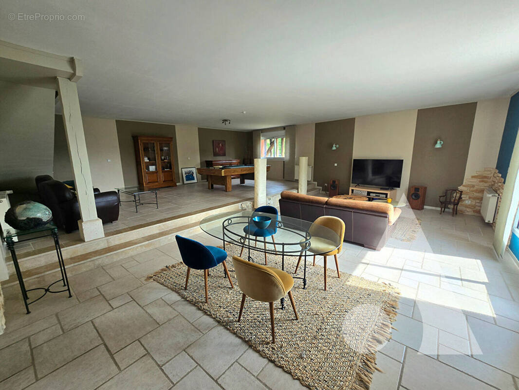 Maison à MONTAULIN