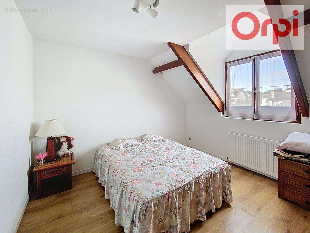 Maison à LES CLAYES-SOUS-BOIS