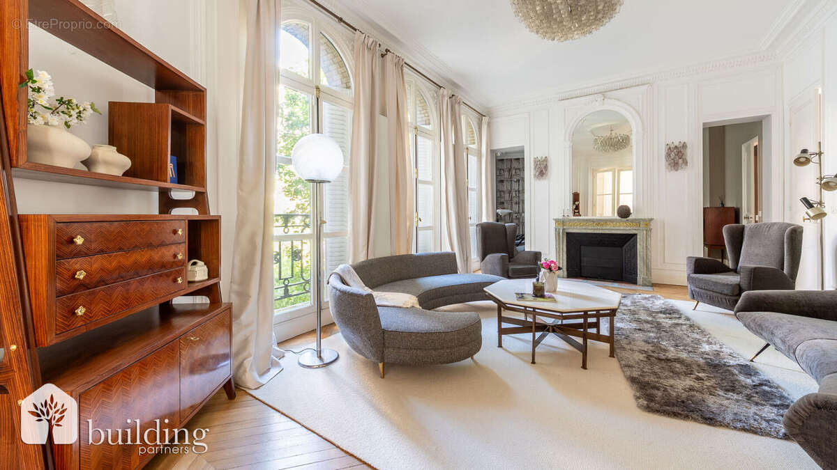 Appartement à PARIS-16E