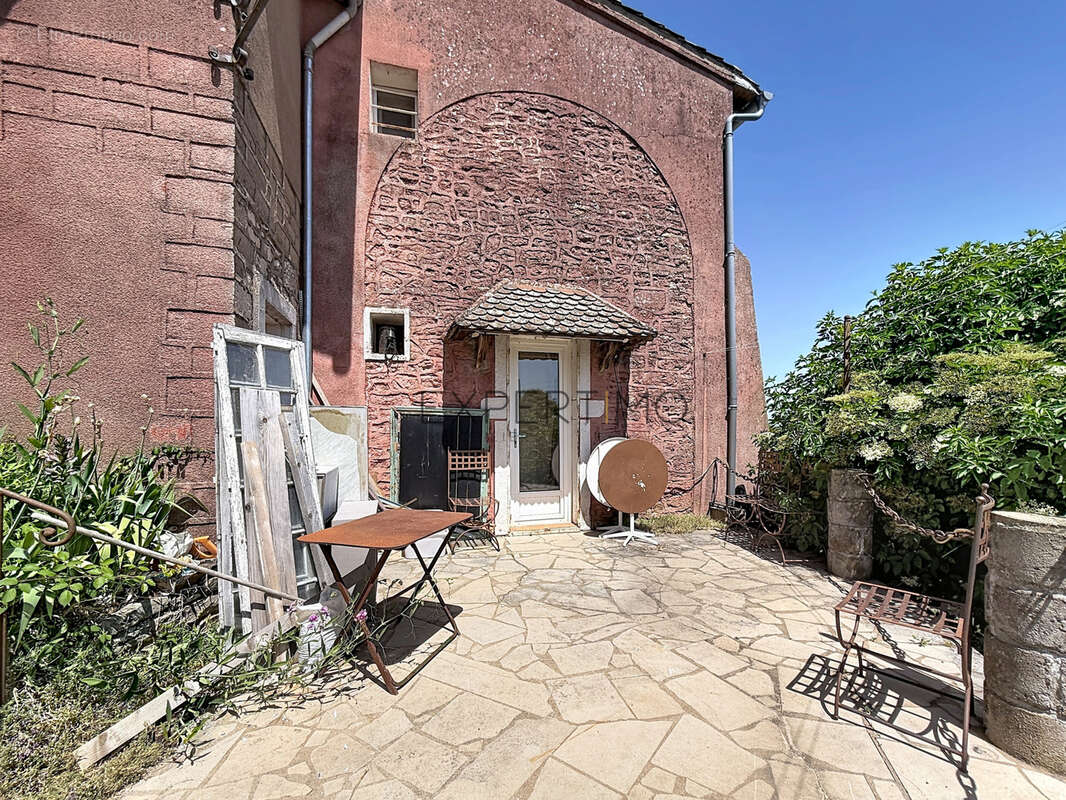 Au calme avec belle vue, à deux minutes du centre-ville : maison pleine de potentiel - photo 5