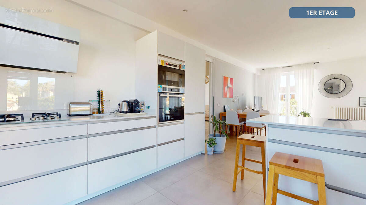 Villeneuve-Loubet, à deux pas du littoral, maison individuelle divisée en 2 beaux appartements - photo 7