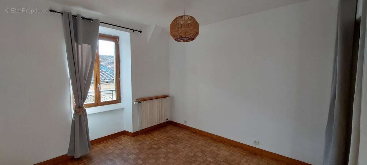 Appartement à DESAIGNES