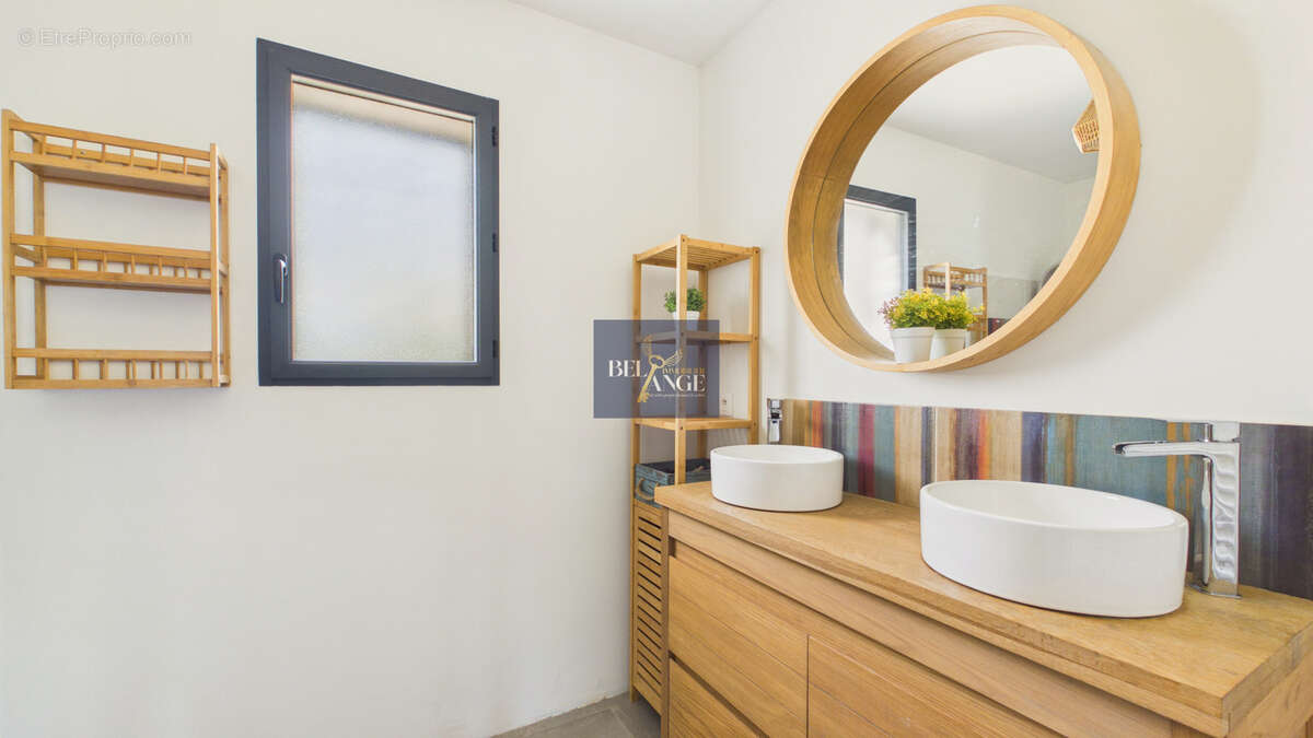 Maison à BERRIAS-ET-CASTELJAU