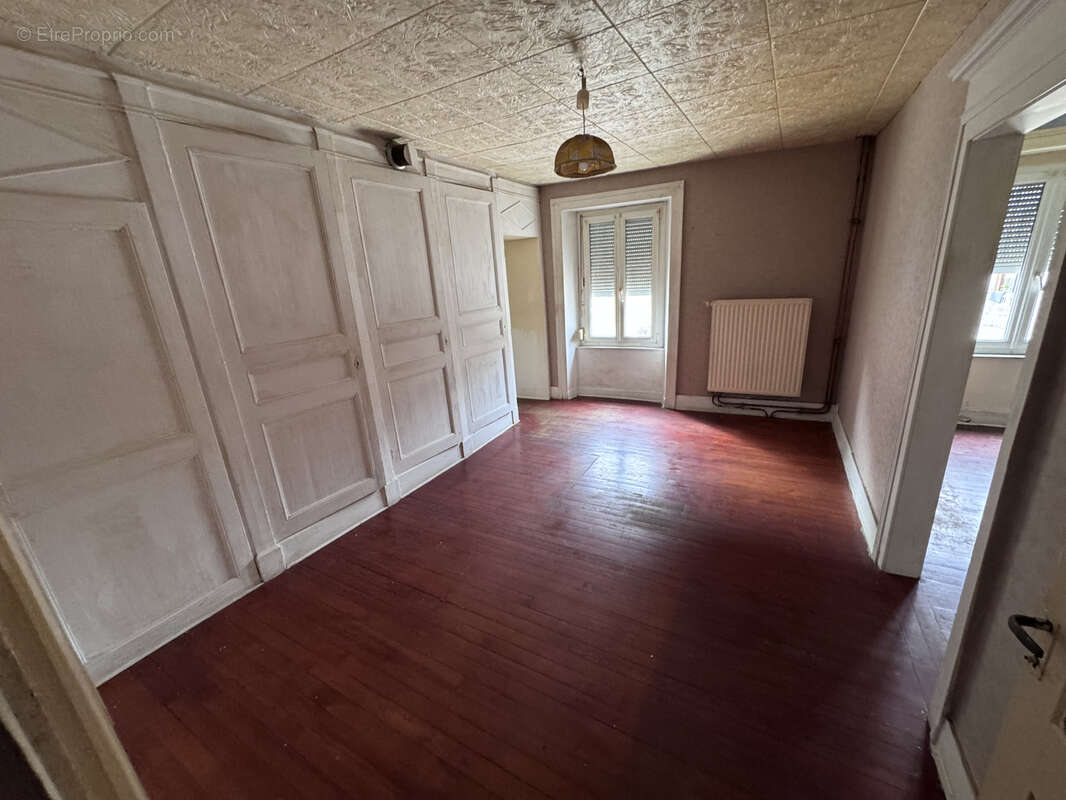 Maison à CONFLANS-SUR-LANTERNE