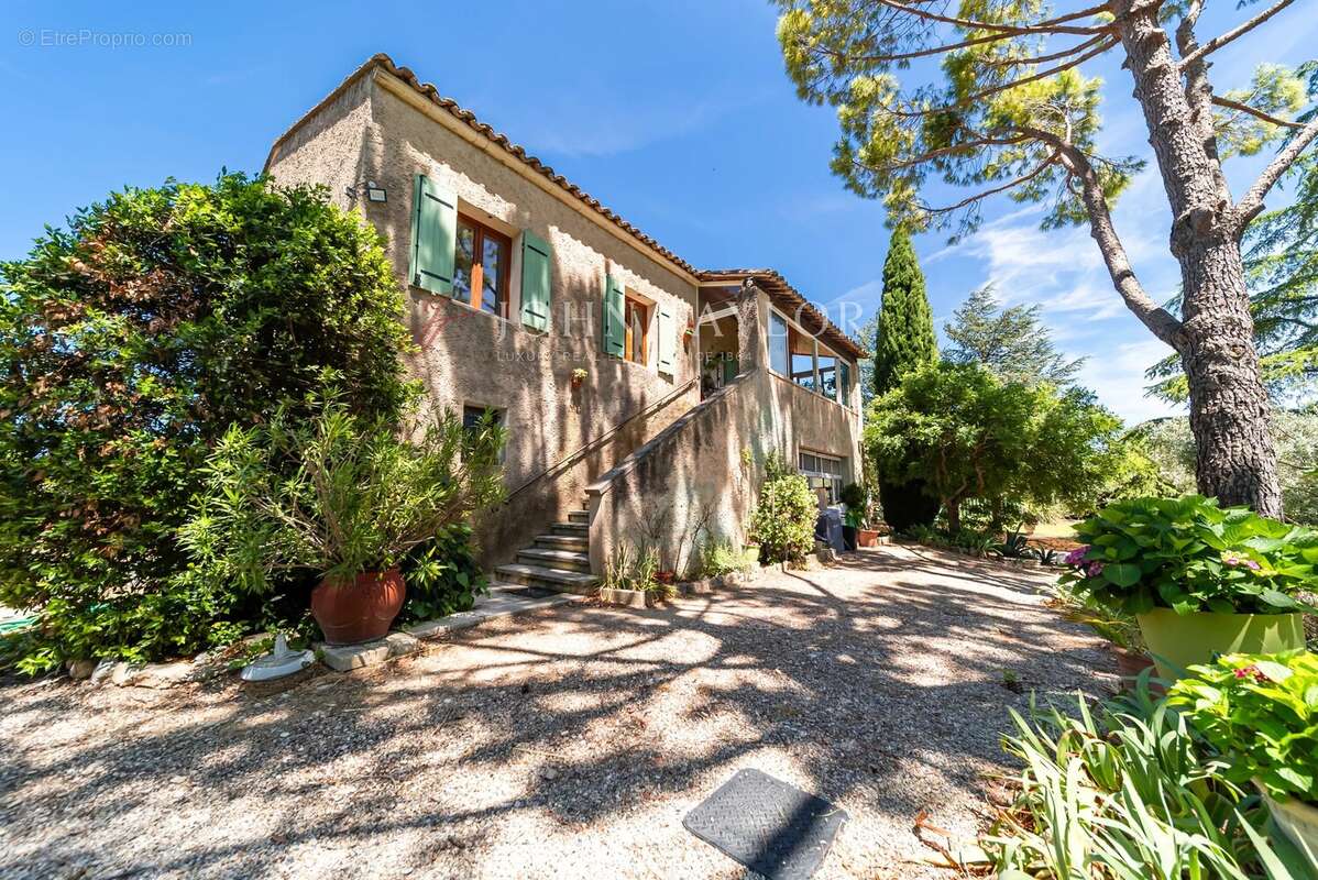 Maison à rénover avec vue sur le Luberon - GORDES - Potentiel exceptionnel - photo 4