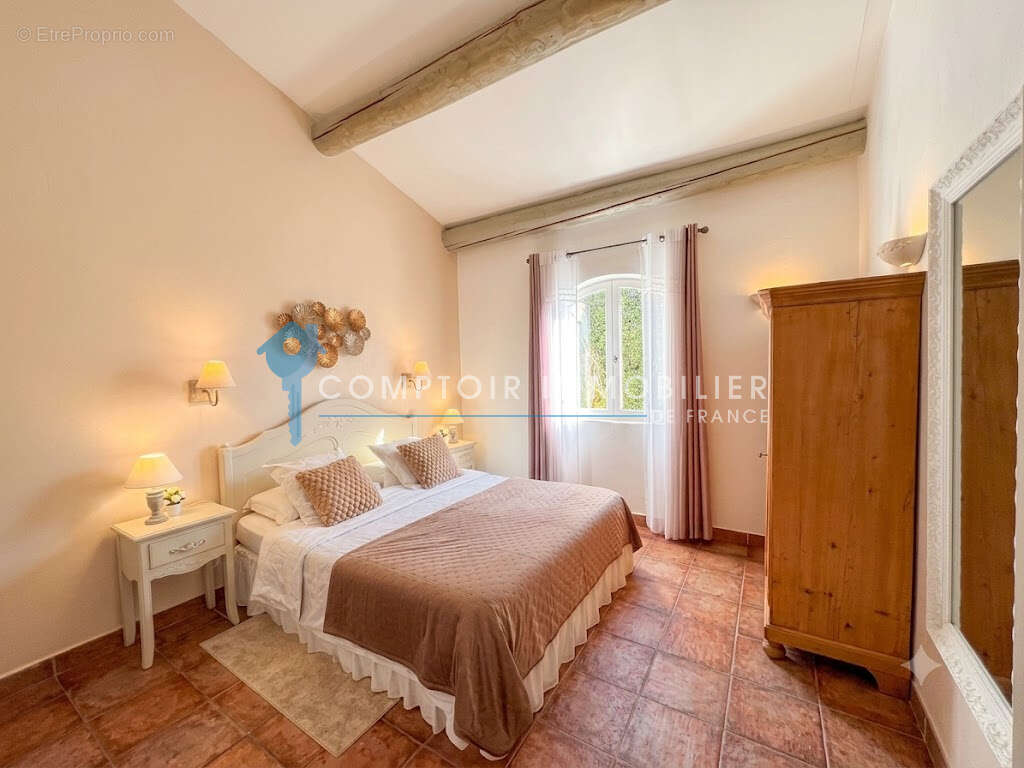 St remy de provence dpt (13)  a vendre propriete de 380m2 8 chambres , 2 piscines - photo 18