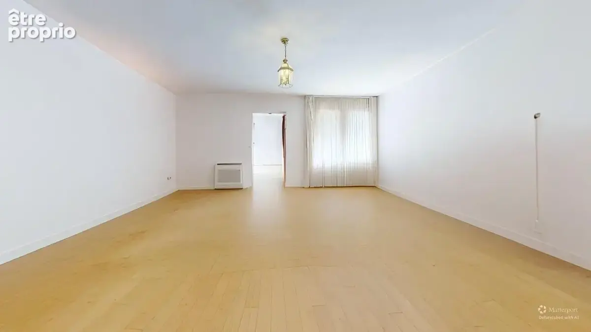 11RuedelaFontaineLivingRoomDefurnished