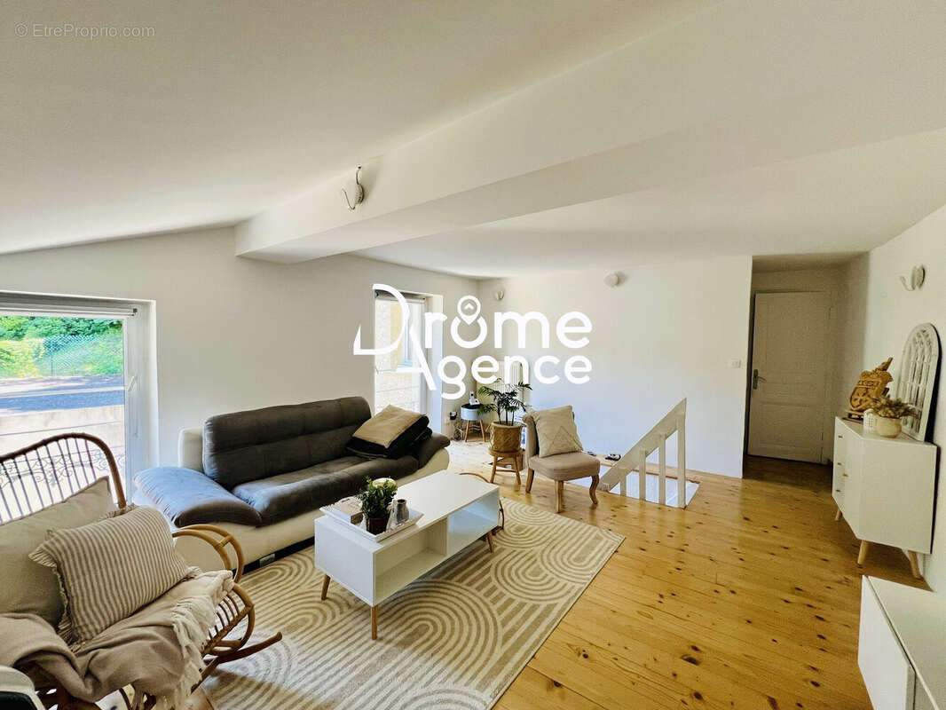 Maison 105 m² à Peyrus  - photo 5