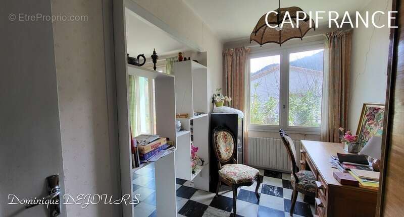 Maison à SAINT-SAUVEUR-DE-MONTAGUT