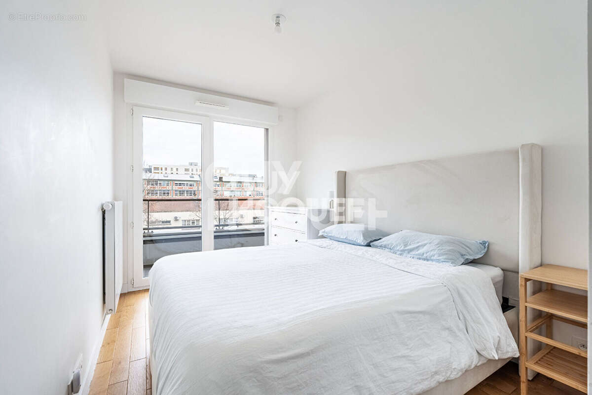Appartement à COURBEVOIE